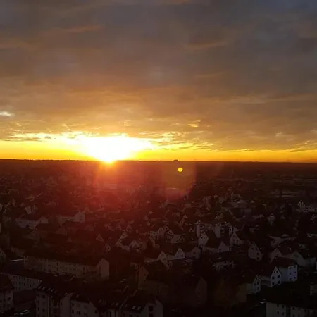 Skyline-aussicht Und Fantastische Sonnenuntergaenge