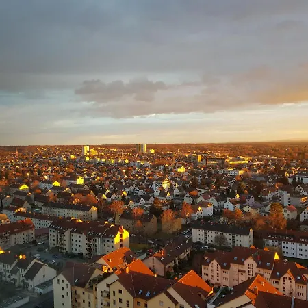 Skyline-aussicht Und Fantastische Sonnenuntergaenge Apartment